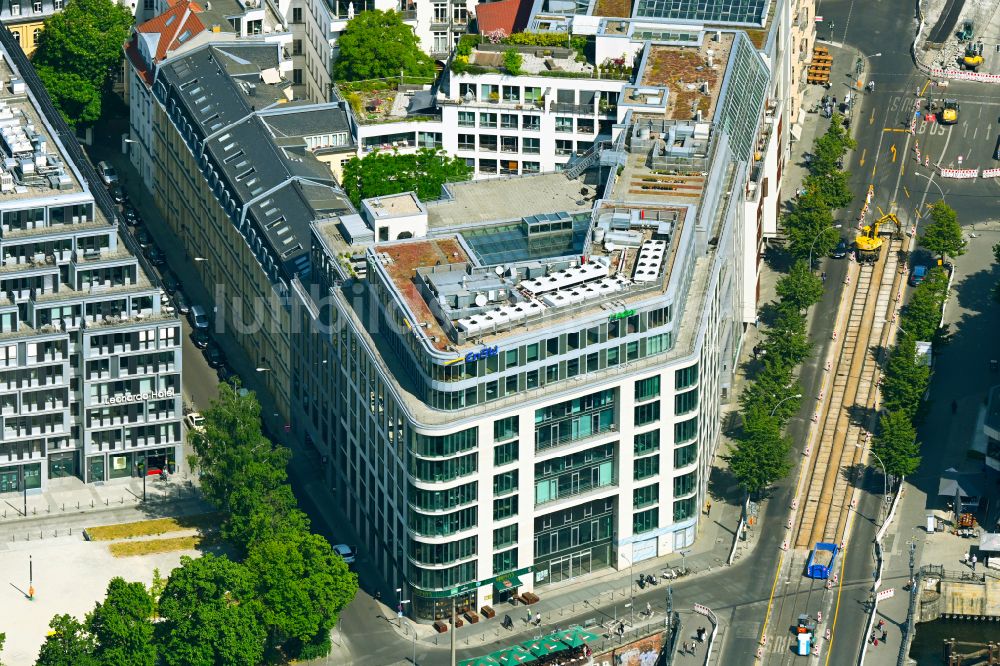 Luftaufnahme Berlin - Bürogebäude des Geschäftshausesim Ortsteil Mitte in Berlin, Deutschland