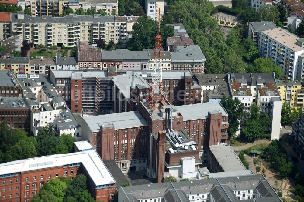 Luftbild Berlin - Bürogebäude und Geschäftshausnutzung des alten Fernamtes in der Winterfeldtstraße in Berlin