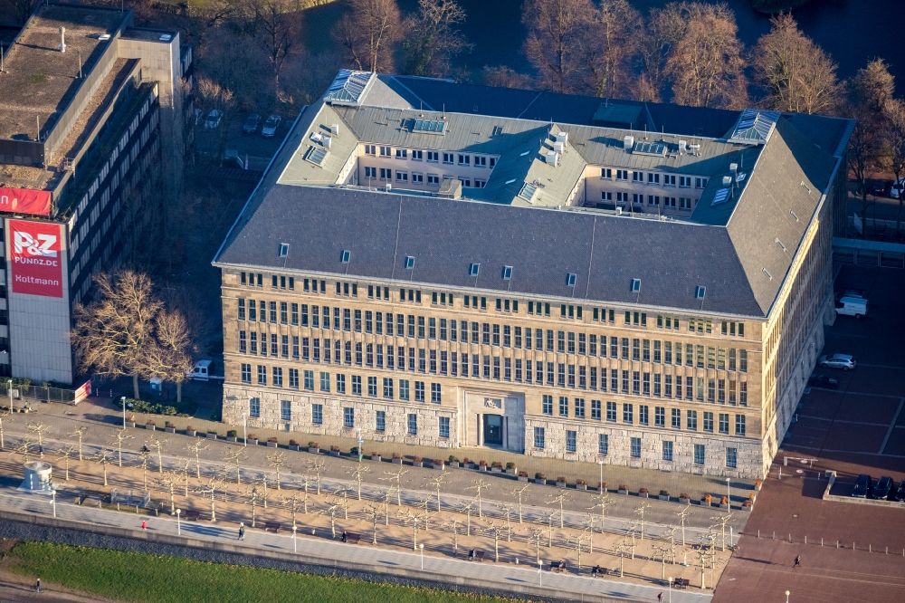 Luftbild Düsseldorf - Bürogebäude - Geschäftshauszeile am Mannesmannufer im Ortsteil Carlstadt in Düsseldorf im Bundesland Nordrhein-Westfalen, Deutschland