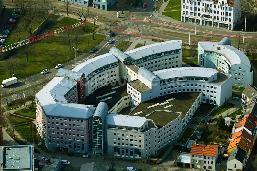 Erfurt von oben - Bürogebäude- Komplex des Geschäftshauses zwischen Johannesstraße und Wallstraße in Erfurt im Bundesland Thüringen, Deutschland