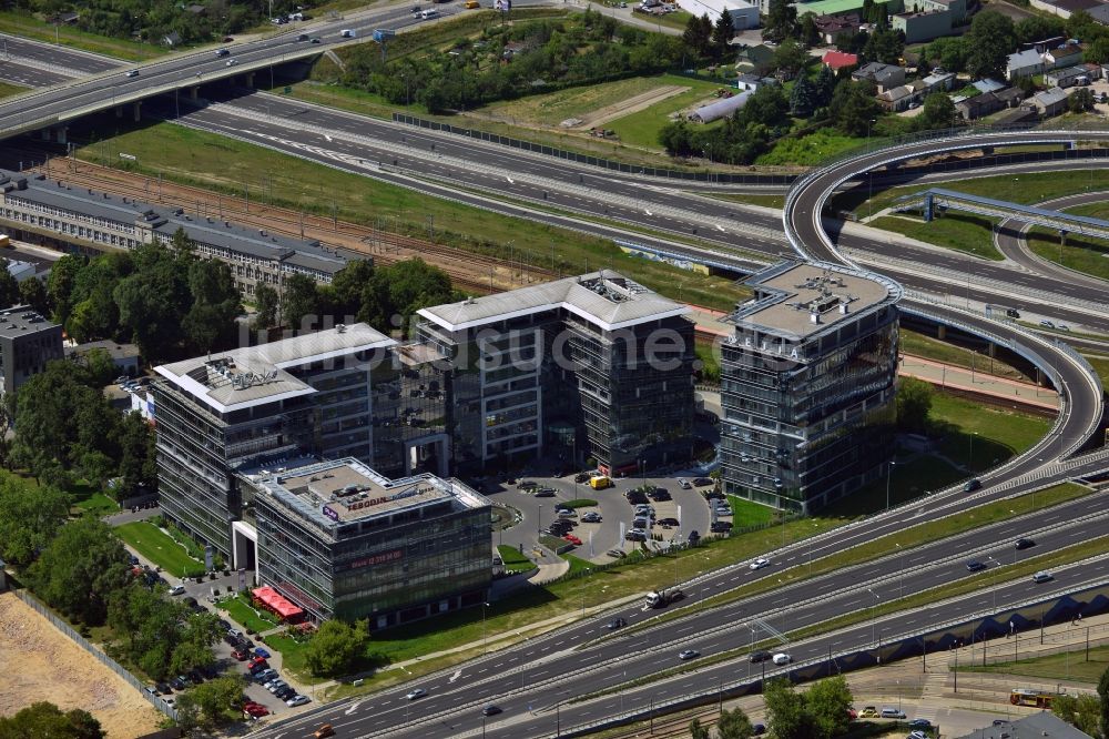 Warschau von oben - Bürogebäudekomplex Sluzewiec im Bezirk Mokotow in Warschau in Polen