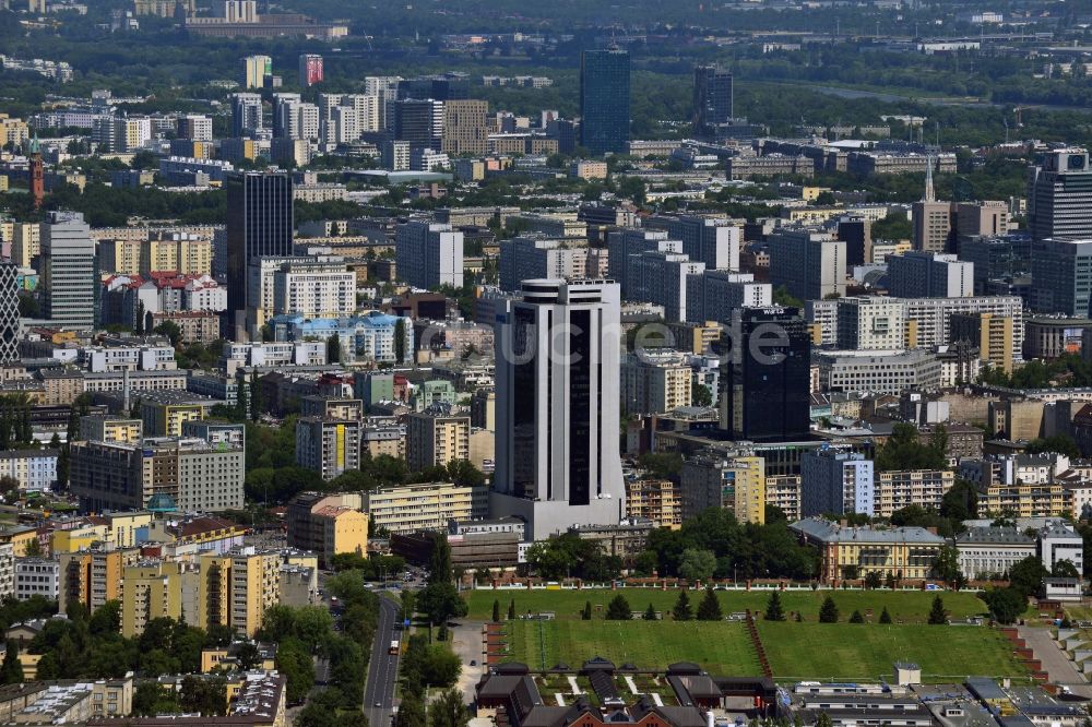 Warschau von oben - Bürohochhaus Millennium Plaza im Stadtzentrum von Warschau in Polen