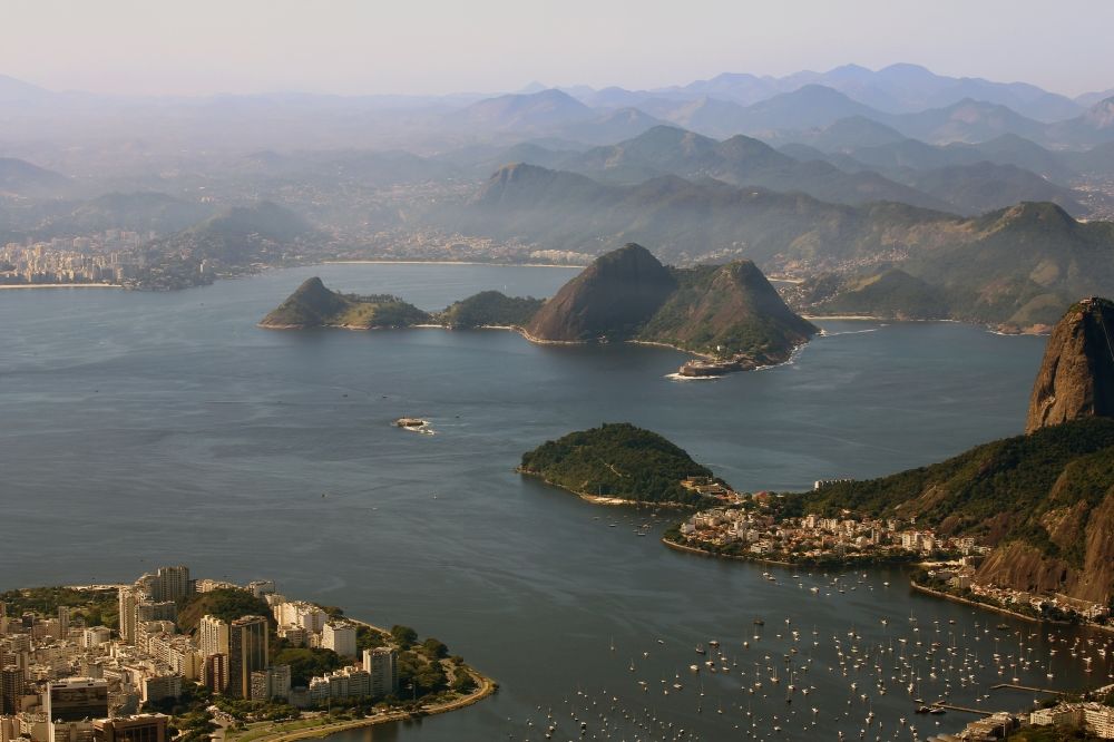 Luftaufnahme Rio de Janeiro - Bucht baia de Guanabara in Rio de Janeiro in Brasilien