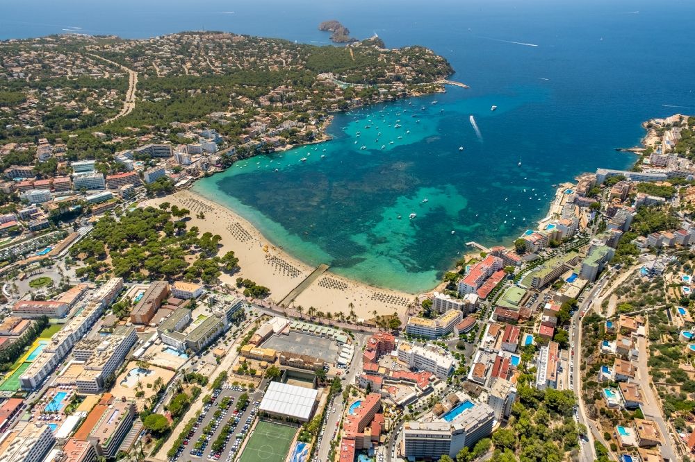 Luftbild Calvia - Bucht entlang der Meeres- Küste des Balearen-Meer in Calvia auf der balearischen Mittelmeerinsel Mallorca, Spanien