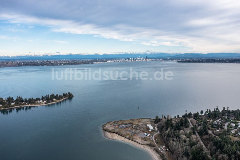 Luftbild Bainbridge Island - Bucht entlang der Meeres- Küste Elliott Bay in Bainbridge Island in Washington, USA