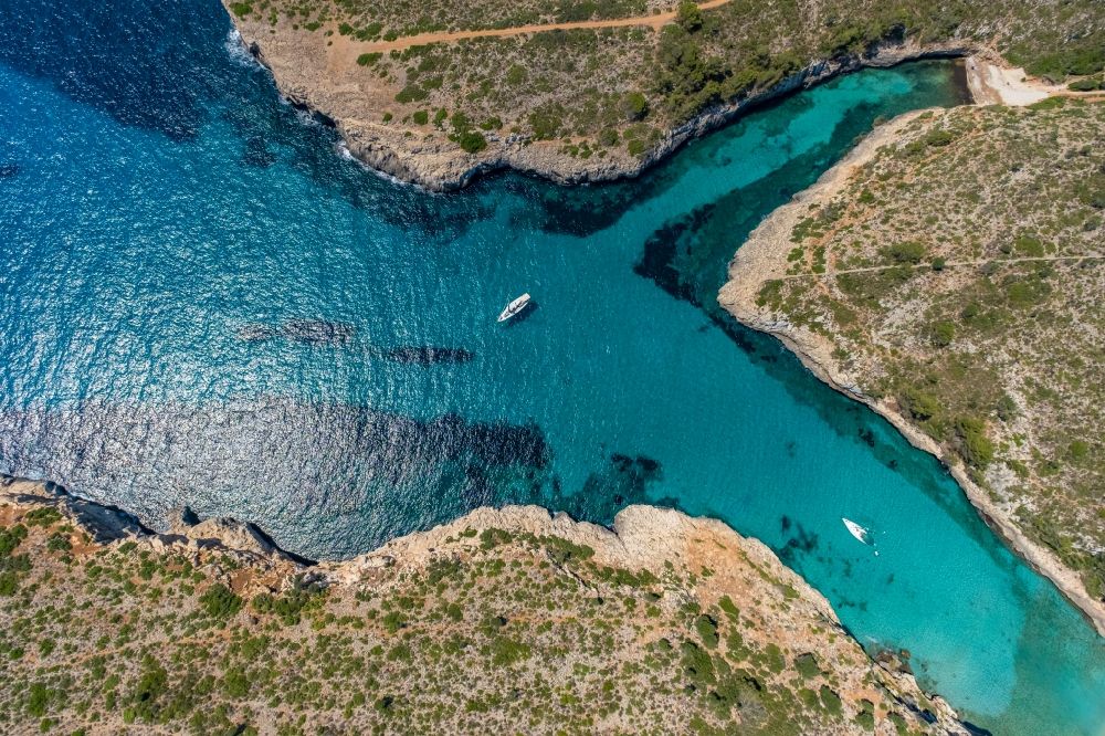 Luftbild Manacor - Bucht entlang der Meeres- Küste Illes Balears in Manacor in Balearische Insel Mallorca, Spanien