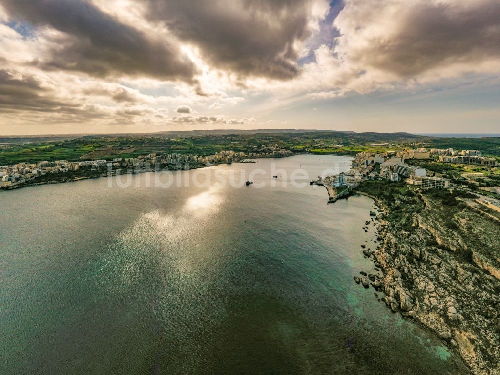 Luftbild San Pawl il-Bahar - Bucht entlang der Meeres- Küste des Mittelmeers in San Pawl il-Bahar in Malta