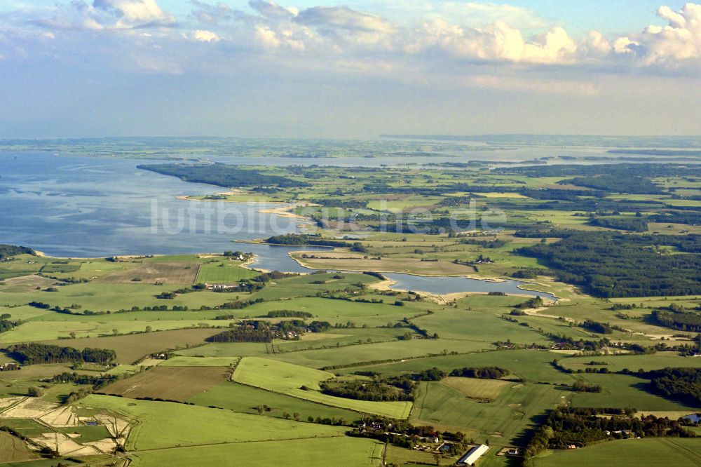 Luftbild Praestö - Bucht entlang der Meeres- Küste Stege Bugt in Praestö in Region Själland, Dänemark
