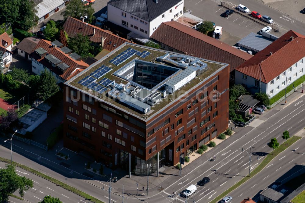 Luftaufnahme Freiburg im Breisgau - Büro - Produktionsgebäude der Firma Essilor GmbH in Freiburg im Breisgau im Bundesland Baden-Württemberg, Deutschland