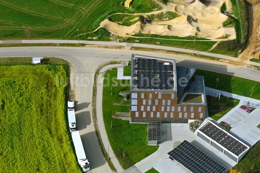Luftbild Pfaffenhofen an der Ilm - Bürogebäude des Geschäftshauses TOPJUS Rechtsanwälte in Pfaffenhofen an der Ilm im Bundesland Bayern, Deutschland