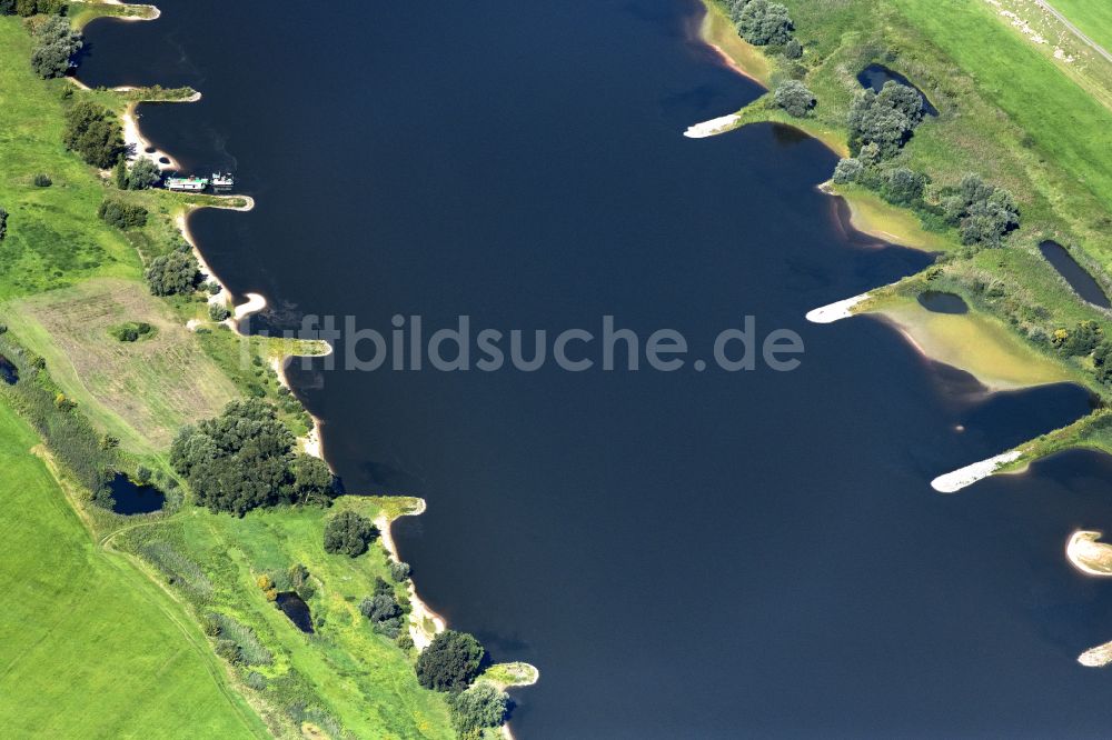 Bleckede von oben - Buhnen- Landschaft - Flussverlauf in Bleckede im Bundesland Niedersachsen, Deutschland