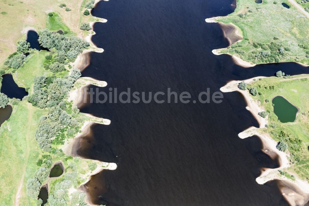 Luftbild Bleckede - Buhnen- Landschaft an den Uferbereichen des Elbe Flussverlaufes in Bleckede im Bundesland Niedersachsen, Deutschland