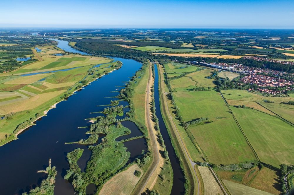 Luftbild Boizenburg/Elbe - Buhnen- Landschaft an den Uferbereichen Elbe Flussverlaufes in Boizenburg/Elbe im Bundesland Mecklenburg-Vorpommern, Deutschland