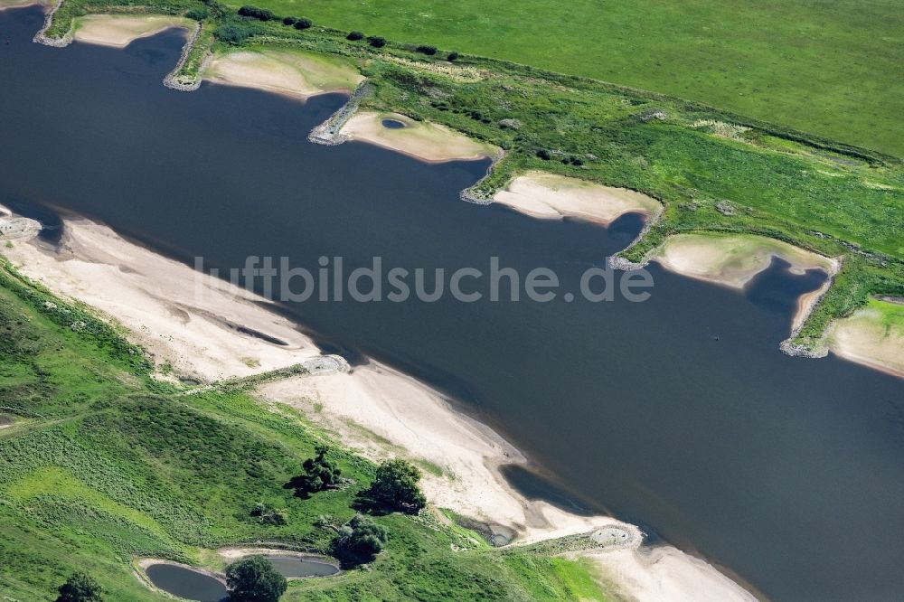 Luftaufnahme Schönberg - Buhnen- Landschaft an den Uferbereichen der Elbe Flussverlaufes in Schönberg im Bundesland Sachsen-Anhalt, Deutschland