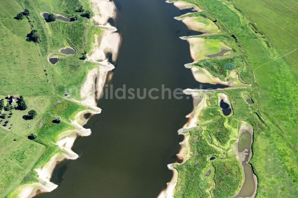 Luftaufnahme Schönberg - Buhnen- Landschaft an den Uferbereichen der Elbe Flussverlaufes in Schönberg im Bundesland Sachsen-Anhalt, Deutschland