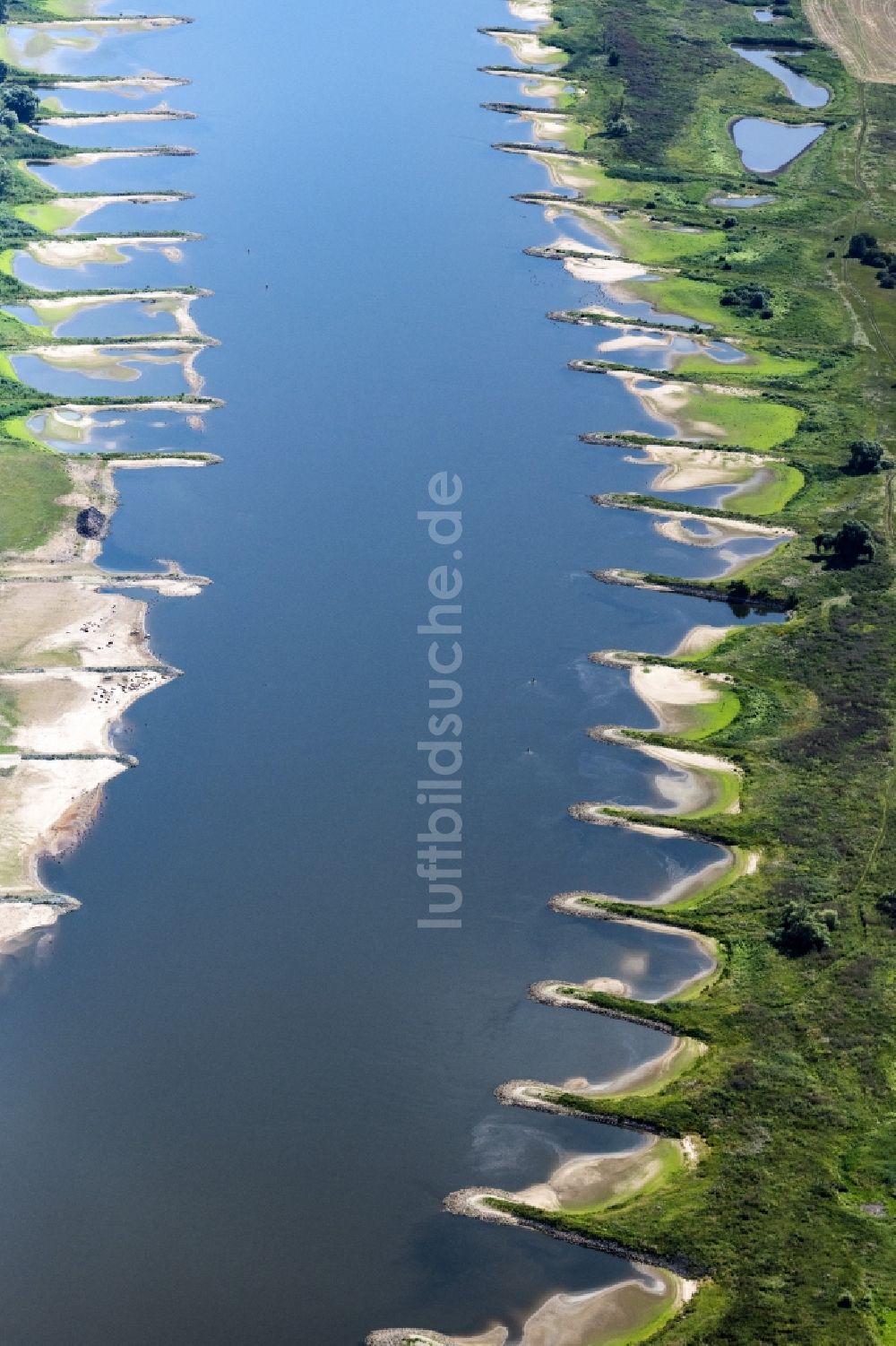 Luftbild Schönberg - Buhnen- Landschaft an den Uferbereichen der Elbe Flussverlaufes in Schönberg im Bundesland Sachsen-Anhalt, Deutschland
