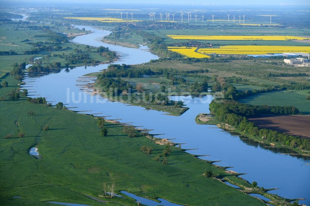 Wulkau von oben - Buhnen- Landschaft an den Uferbereichen des Elbe Flussverlaufes in Wulkau im Bundesland Sachsen-Anhalt, Deutschland