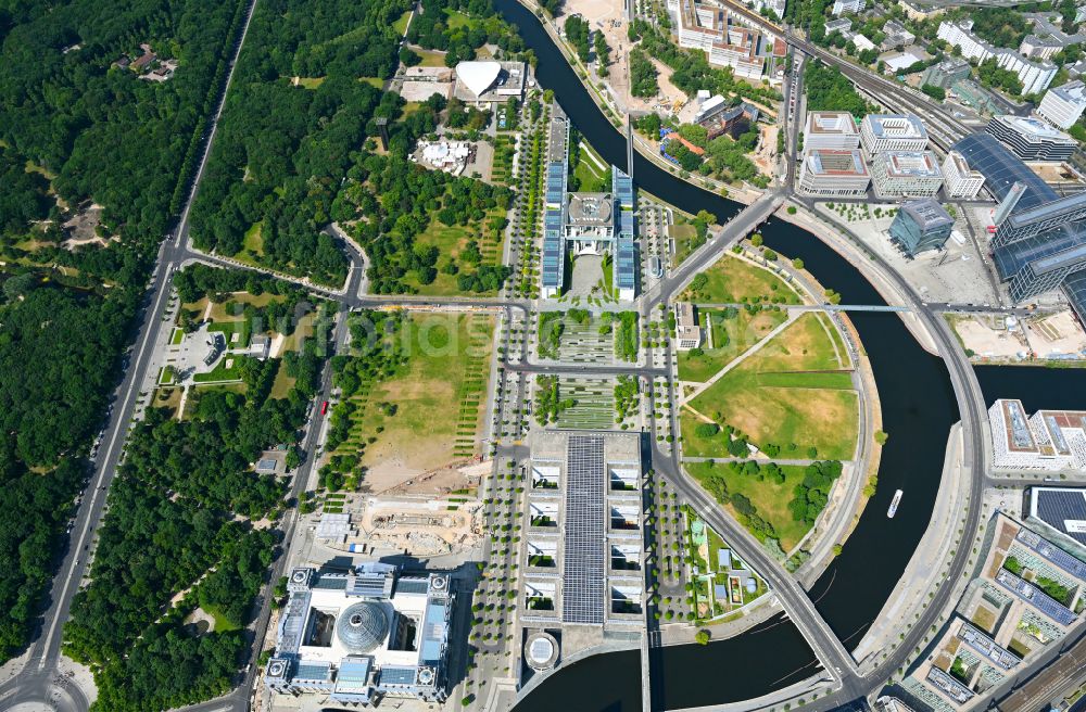 Luftbild Berlin - Bundeskanzleramt, Paul- Löbe- Haus und Reichstag am Spreebogen im Regierungsviertel in Berlin, Deutschland