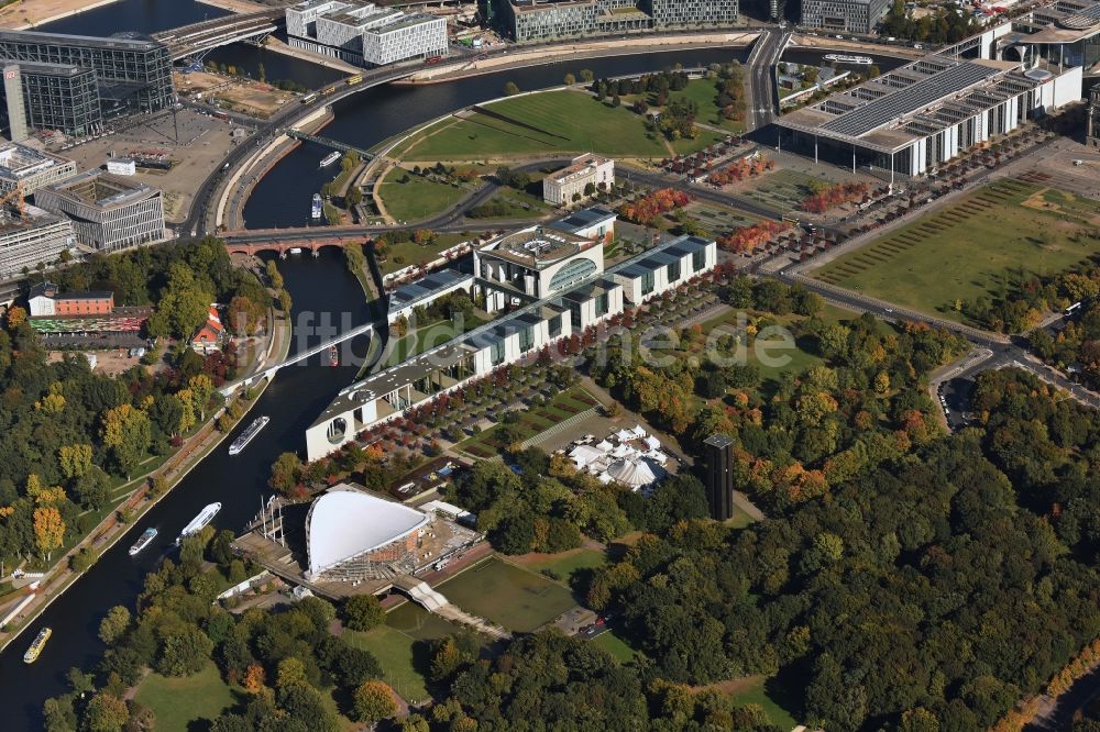 Luftbild Berlin - Bundeskanzleramt im Regierungsviertel am Ufer der Spree am Spreebogen in Berlin Tiergarten