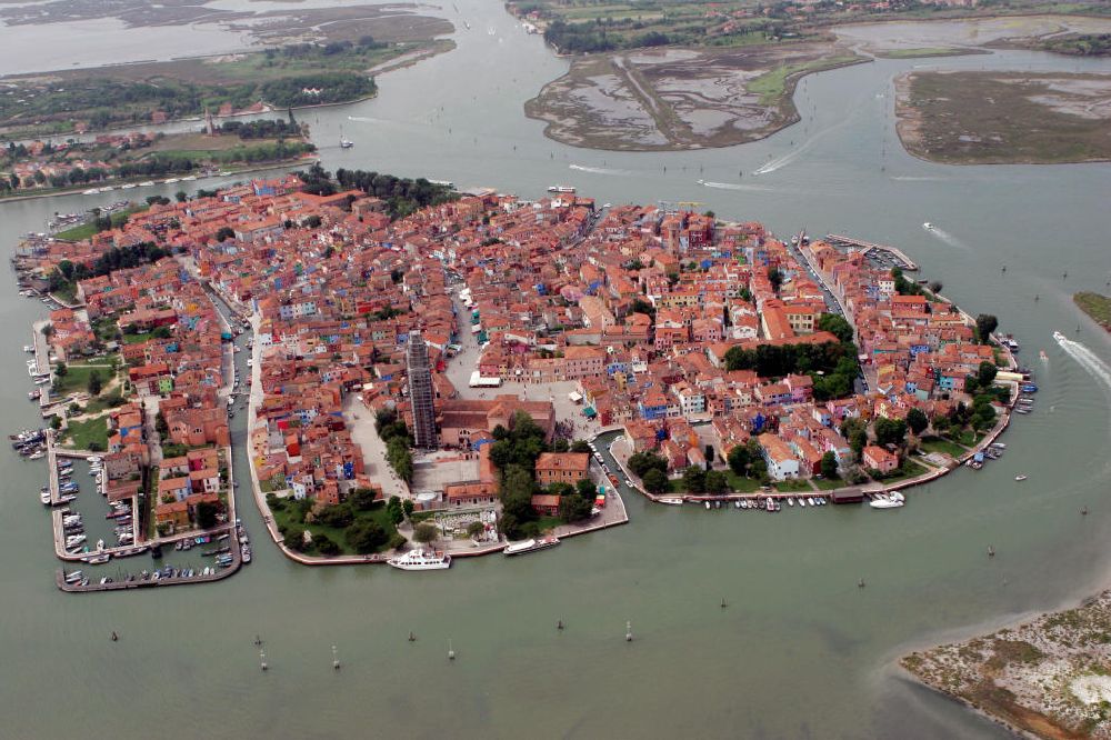 Venedig aus der Vogelperspektive: Burano in der Lagune von Venedig