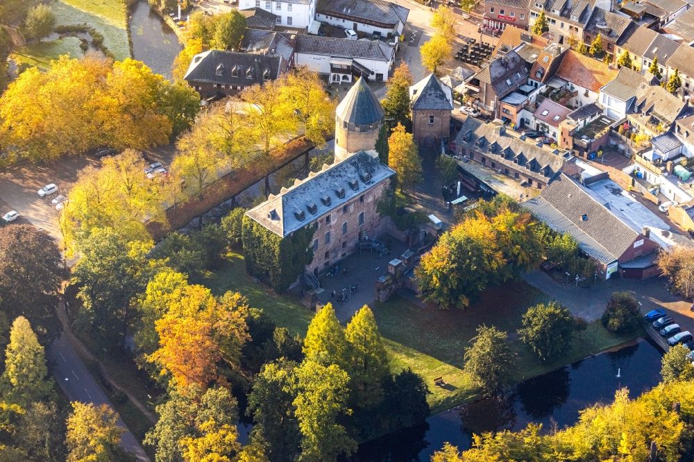 Brüggen aus der Vogelperspektive: Burg in Brüggen im Bundesland Nordrhein-Westfalen, Deutschland