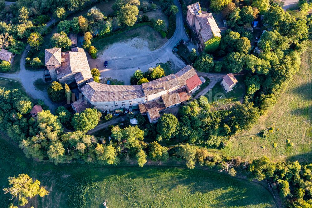 Casalgrande aus der Vogelperspektive: Burg Castello Casalgrande in Casalgrande in Emilia-Romagna, Italien