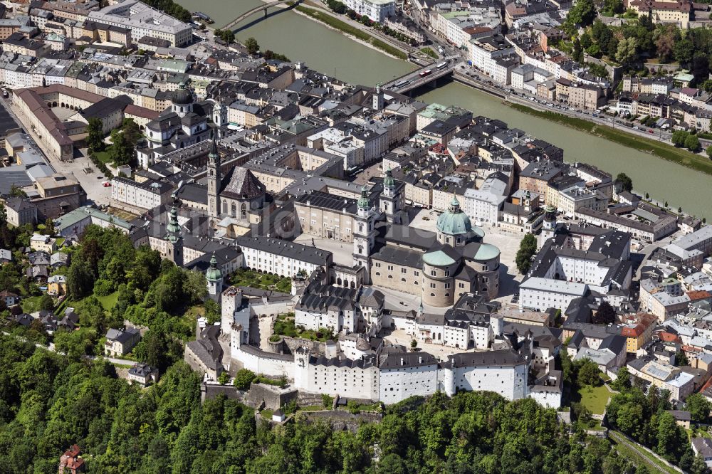 Luftaufnahme Salzburg - Burg Festung Hohensalzburg in Salzburg in Österreich