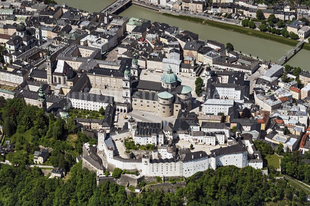 Luftaufnahme Salzburg - Burg Festung Hohensalzburg in Salzburg in Österreich