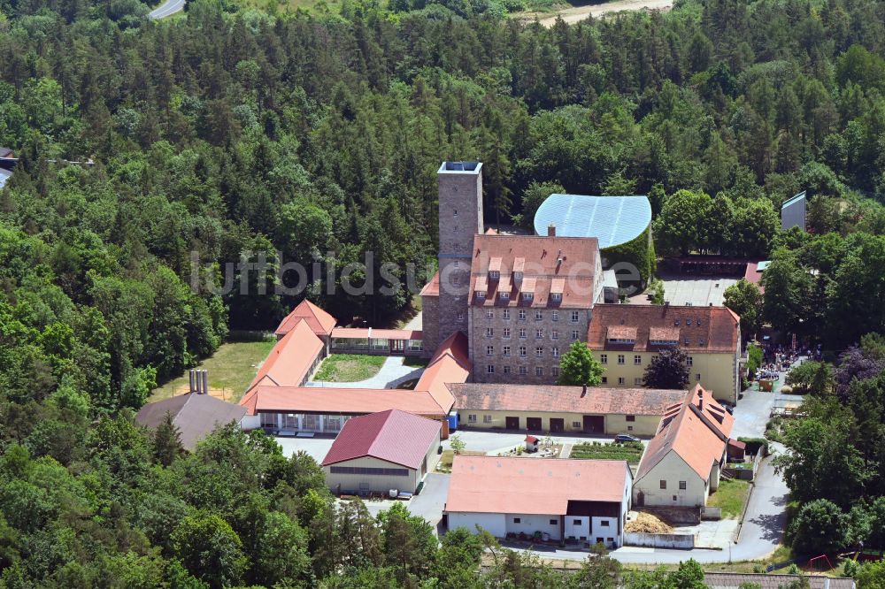 Luftbild Ebermannstadt - Burg Feuerstein mit dem Jugendzentrum Jugendhaus Burg Feuerstein in Ebermannstadt im Bundesland Bayern, Deutschland