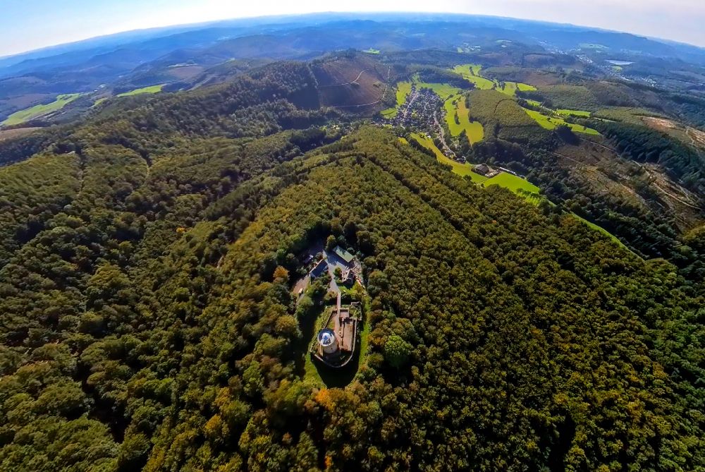 Luftaufnahme Hilchenbach - Burg Gingsburg in Hilchenbach im Bundesland Nordrhein-Westfalen, Deutschland