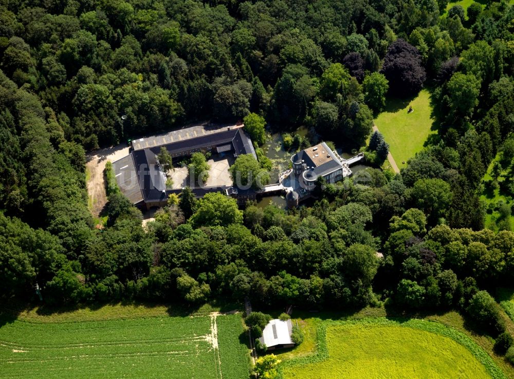 Vettweiß aus der Vogelperspektive: Burg Gladbach im Ortsteil Gladbach in der Gemeinde Vettweiß im Bundesland Nordrhein-Westfalen