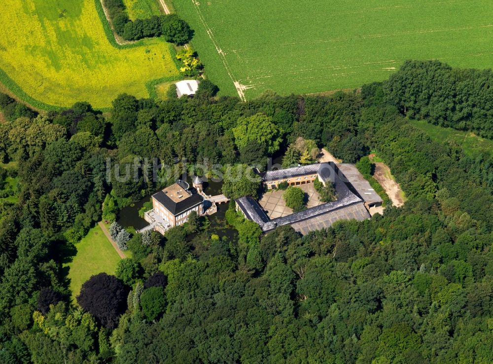Luftaufnahme Vettweiß - Burg Gladbach im Ortsteil Gladbach in der Gemeinde Vettweiß im Bundesland Nordrhein-Westfalen