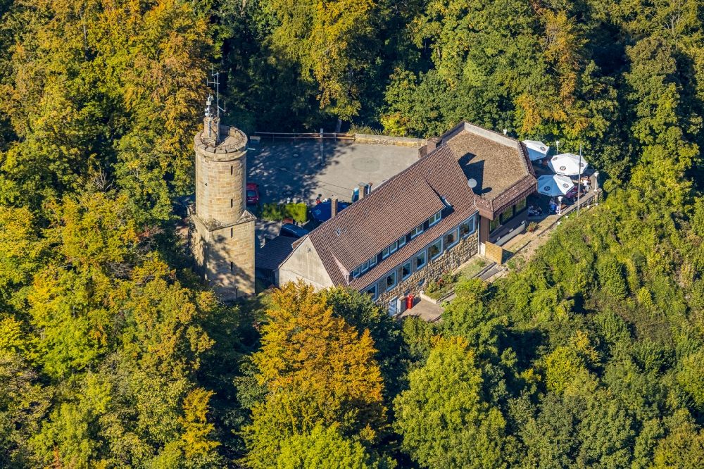Bad Driburg von oben - Burg Iburg mit dem Kaiser-Karl-Turm in Bad Driburg im Bundesland Nordrhein-Westfalen, Deutschland