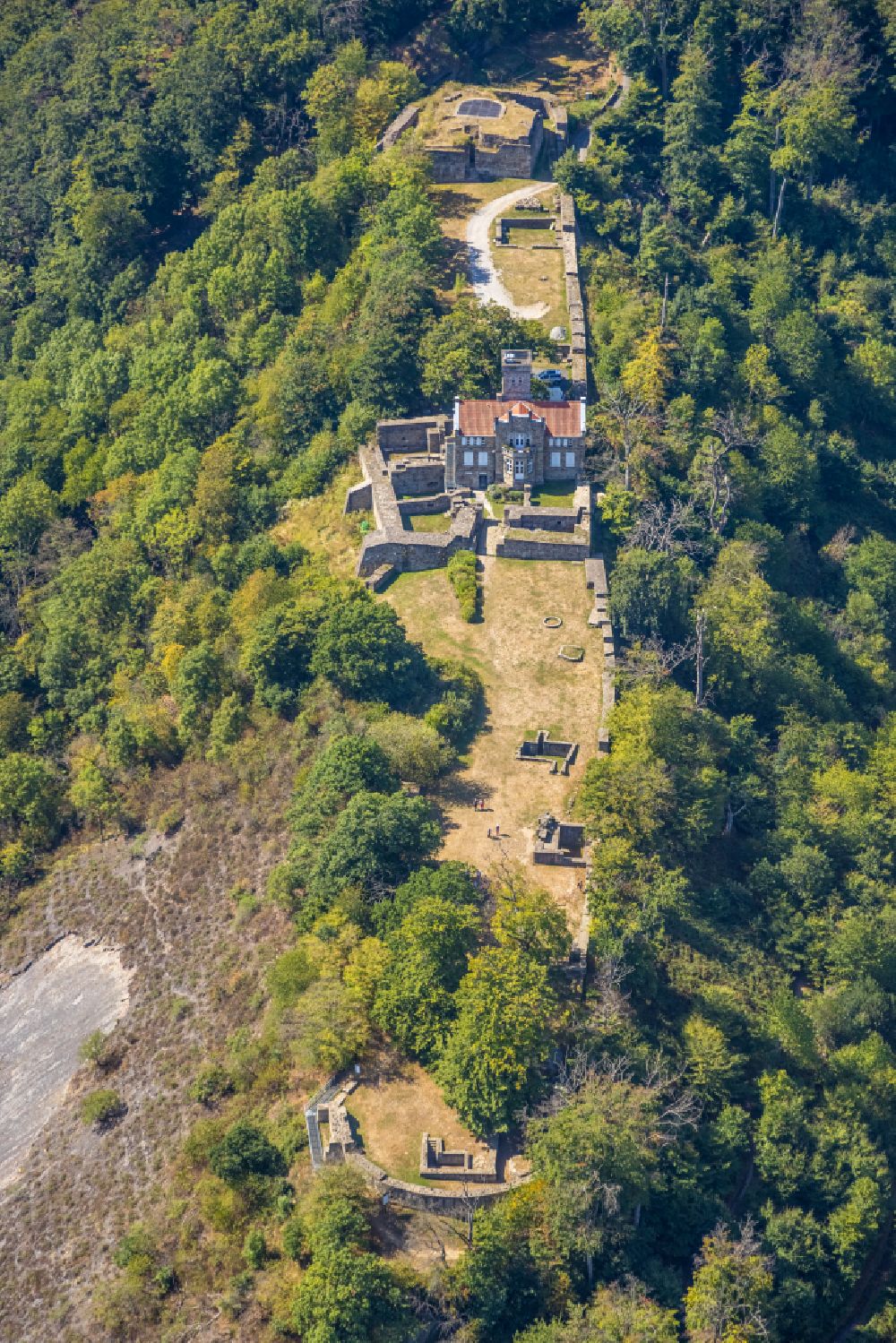 Luftaufnahme Hattingen - Burg Isenburg Am Isenberg in Hattingen im Bundesland Nordrhein-Westfalen, Deutschland