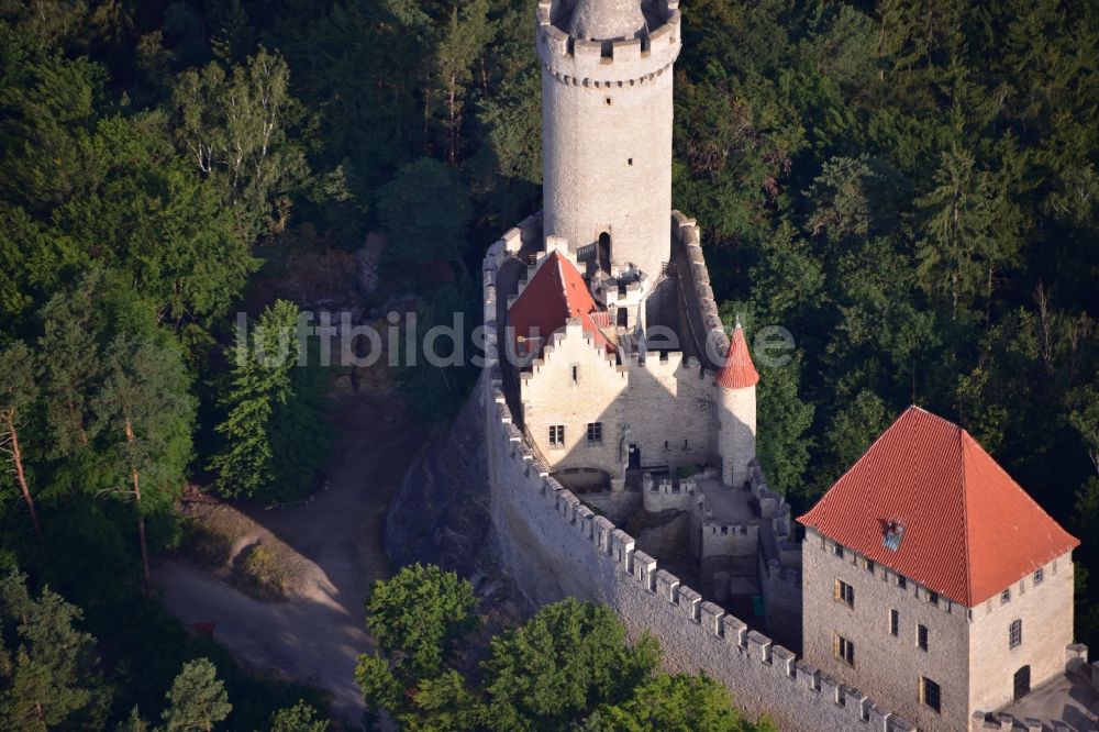 Kokorin aus der Vogelperspektive: Burg in Kokorin in Stredocesky kraj, Tschechien