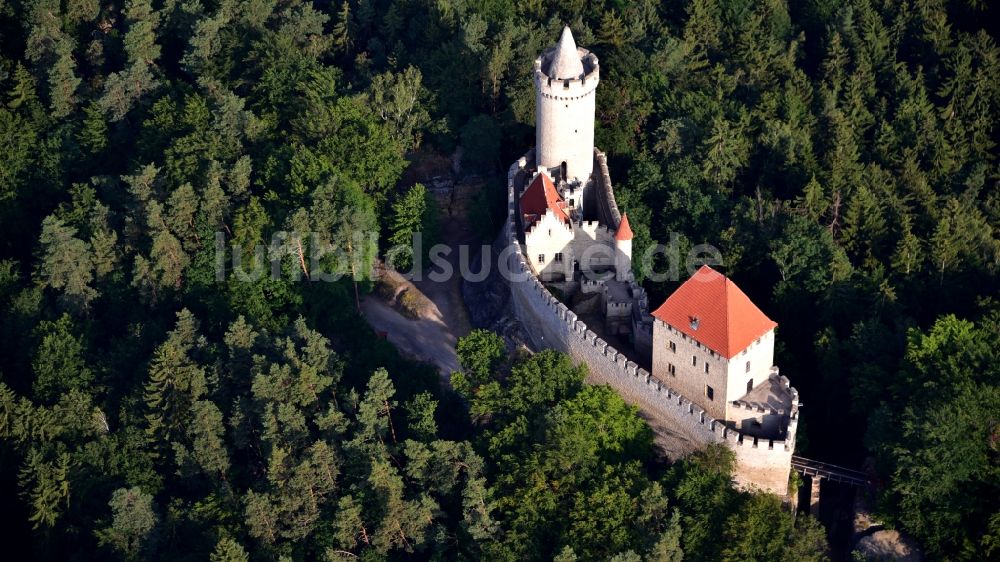 Kokorin von oben - Burg in Kokorin in Stredocesky kraj, Tschechien