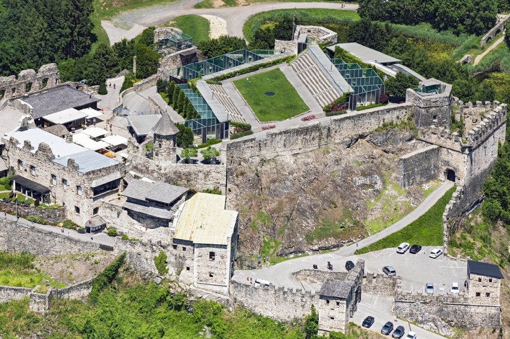 Villach aus der Vogelperspektive: Burg Landskron Adler Arena in Villach in Kärnten, Österreich