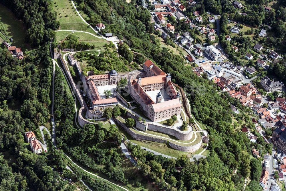 Kulmbach aus der Vogelperspektive: Burg Plassenburg auf dem Festungsberg in Kulmbach im Bundesland Bayern, Deutschland