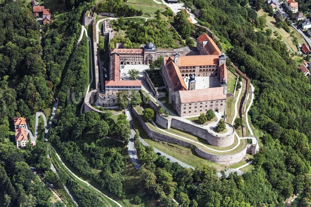 Luftaufnahme Kulmbach - Burg Plassenburg auf dem Festungsberg in Kulmbach im Bundesland Bayern, Deutschland