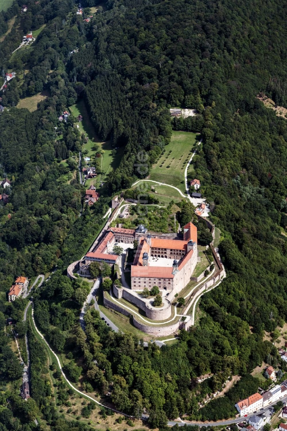 Luftbild Kulmbach - Burg Plassenburg auf dem Festungsberg in Kulmbach im Bundesland Bayern, Deutschland