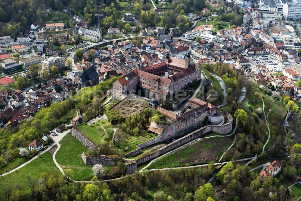 Kulmbach aus der Vogelperspektive: Burg Plassenburg auf dem Festungsberg in Kulmbach im Bundesland Bayern, Deutschland