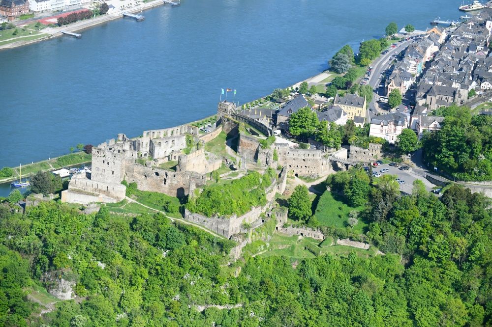 Luftaufnahme Sankt Goar - Burg Rheinfels auf dem Schlossberg in Sankt Goar im Bundesland Rheinland-Pfalz, Deutschland