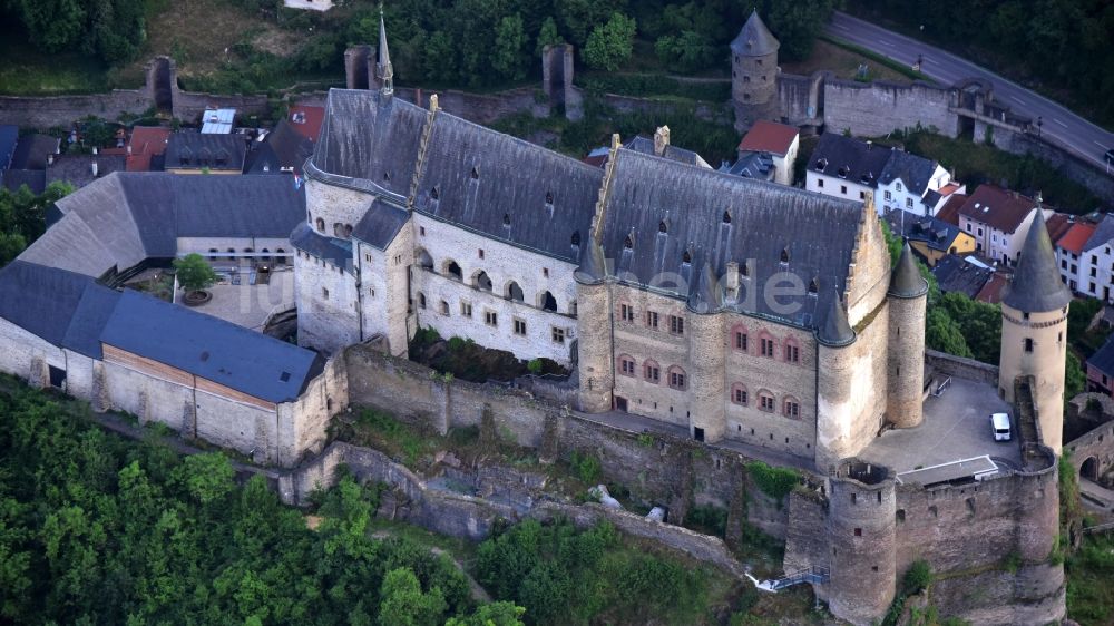 Luftaufnahme Vianden - Burg Vianden in Vianden in Diekirch, Luxemburg