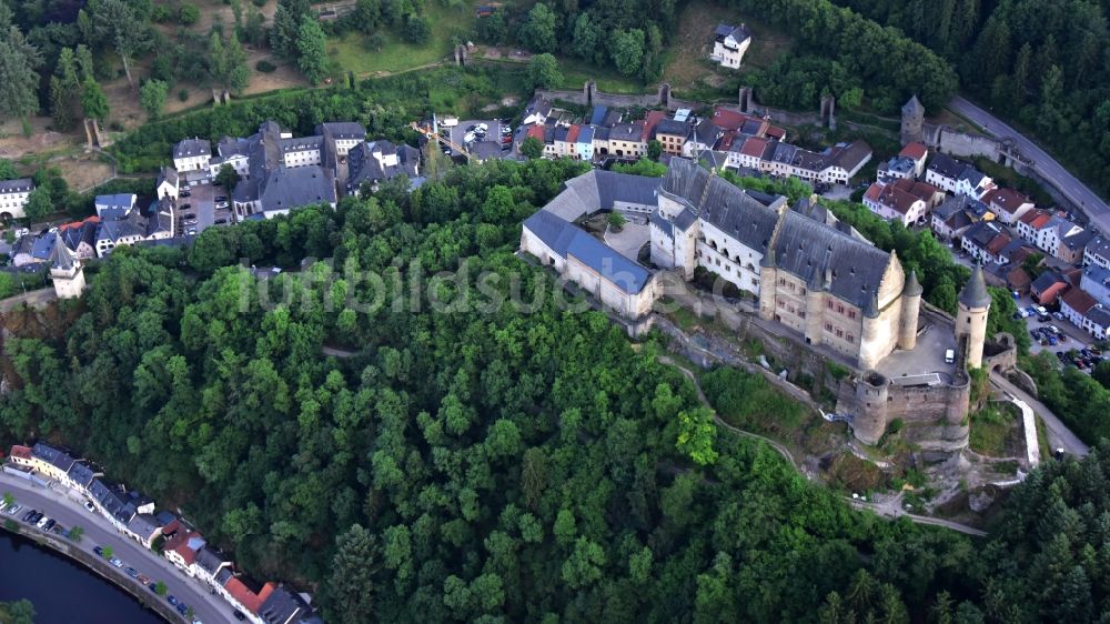 Vianden aus der Vogelperspektive: Burg Vianden in Vianden in Diekirch, Luxemburg