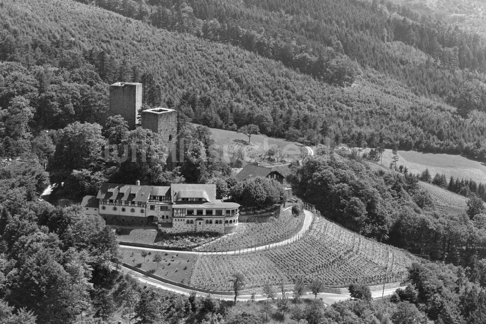 Luftaufnahme Bühl - Burg Windek Ruine und Hotel in Bühl im Bundesland Baden-Württemberg, Deutschland