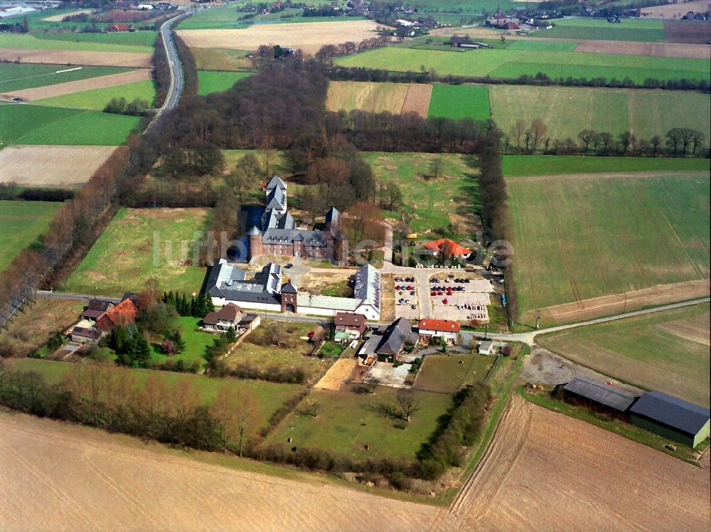 Birten von oben - Burg Winnenthal in Birten im Bundesland Nordrhein-Westfalen, Deutschland