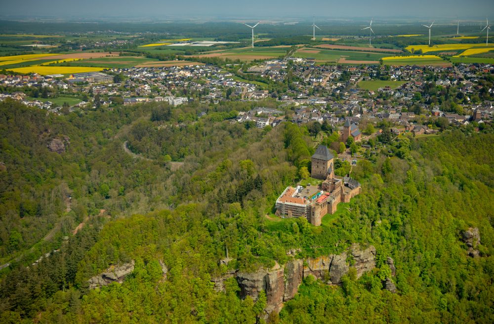 Nideggen aus der Vogelperspektive: Burganlage mit Burgenmuseum in Nideggen im Bundesland Nordrhein-Westfalen, Deutschland