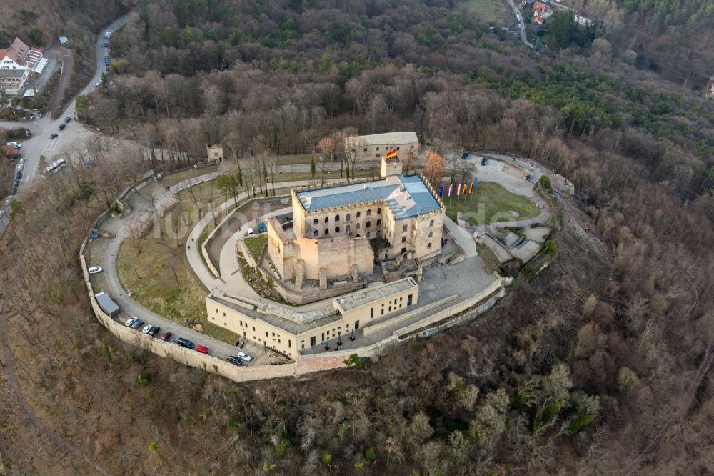 Luftaufnahme Neustadt an der Weinstraße - Burganlage des Hambacher Schloss in Neustadt an der Weinstraße im Bundesland Rheinland-Pfalz, Deutschland