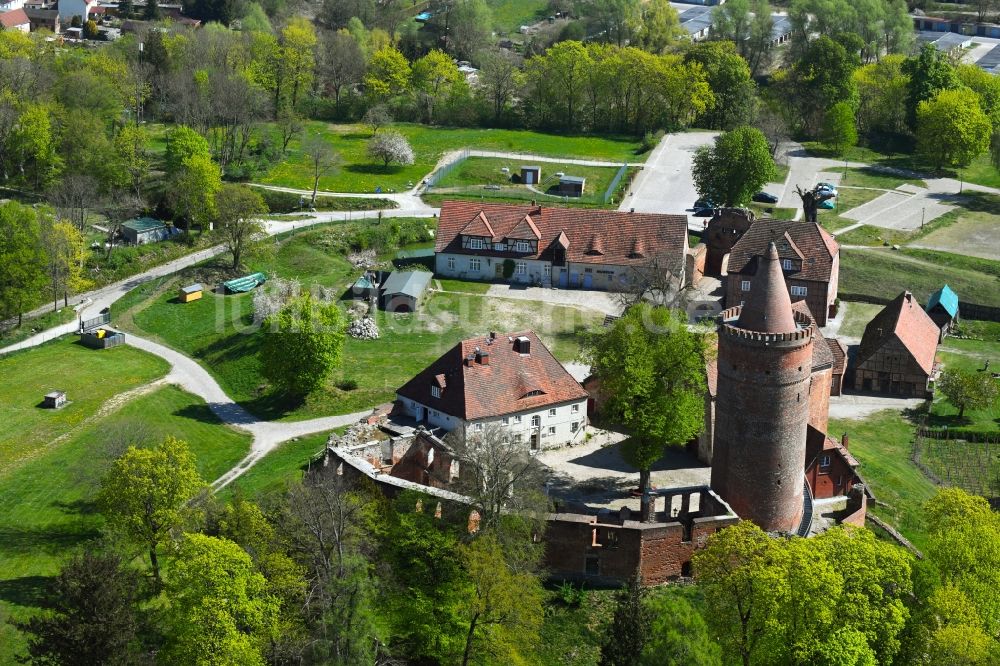 Burg Stargard von oben - Burganlage der Höhenburg Burg Stargard auf dem Burgberg in Burg Stargard im Bundesland Mecklenburg-Vorpommern