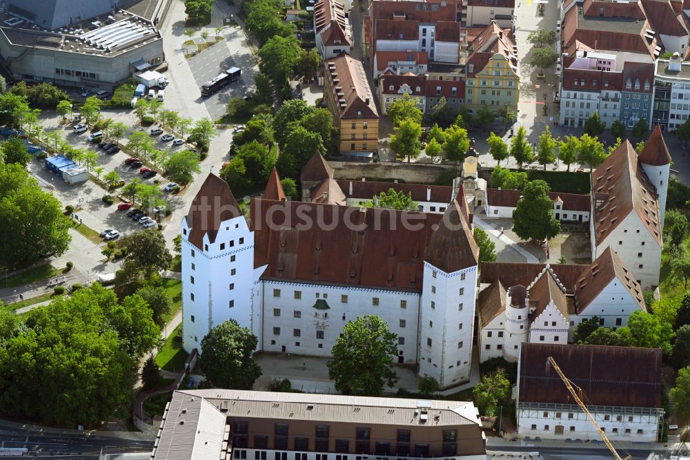 Luftbild Ingolstadt - Burganlage Neues Schloss und Gebäude des Stadttheaters in Ingolstadt im Bundesland Bayern